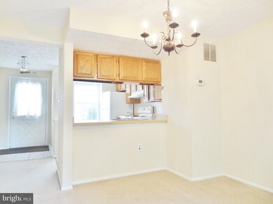 5904 Rowanberry Dr, Elkridge, MD 21075 - photo 2