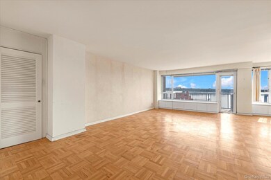 The Cryder House unit 11L, Whitestone, NY 11357 - photo 3