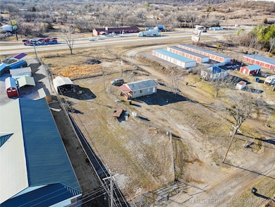 1503 5th St, Henryetta, OK 74437 - photo 4