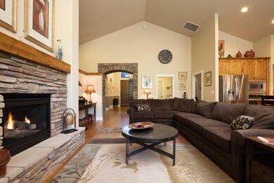 21042 Stonegate 4 of 37