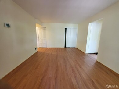 207 Green Hollow Dr unit 207, Iselin, NJ 08830 - photo 6
