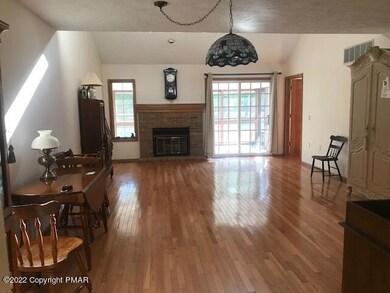 125 Duck Hollow Cir, Stroudsburg, PA 18360 - photo 3