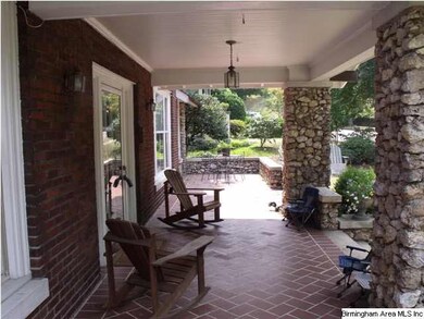 Inviting covered front porch!