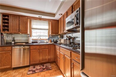 Luxurious Kitchen complete with Stainless steel ap