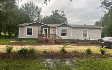 This was taken the same day after Hurricane Debby passed thru Live Oak!  High  Dry!!