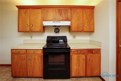 819 Selby St, Findlay, OH 45840 - photo 3