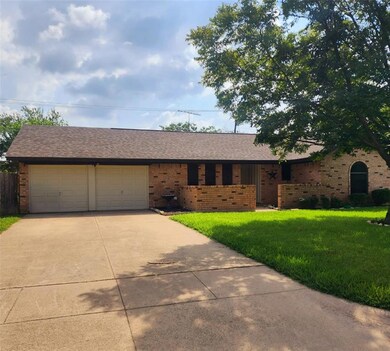 2128 Shady Grove Dr, Bedford, TX 76021 - photo 2