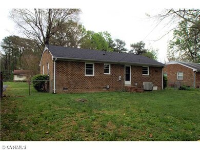Yard/Garden - Large fenced in yard