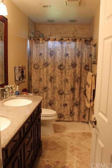 Full 2nd Bathroom