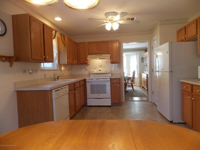 3 Clear Lake Rd