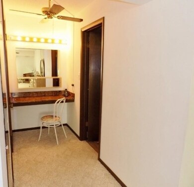 828 Graceland Ave unit 302, Des Plaines, IL 60016 - photo 6