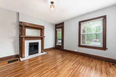 T 42 W Kossuth St00025