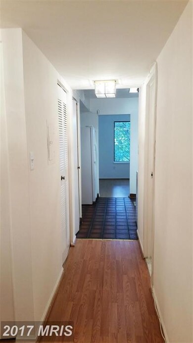 9717 Kings Crown Ct unit 202, Fairfax, VA 22031 - photo 6