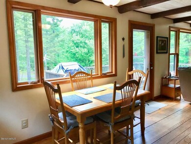 7-dining area