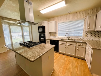 107 S Village Knoll Cir, Spring, TX 77381 - photo 3