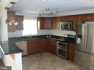 813 Glass Ave, Essex, MD 21221 - photo 5