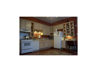 Kitchen. 714 Kitchen