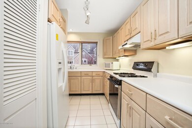 453 E Putnam Ave unit 3F, Cos Cob, CT 06807 - photo 5