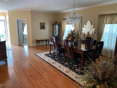 105 Freesia Ct, Holmdel, NJ 07733 - photo 5