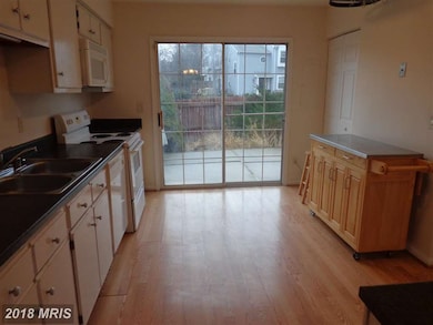 14013 Grumble Jones Ct, Centreville, VA 20121 - photo 2