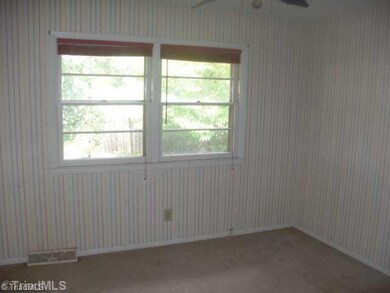 4914 Yarmouth Dr, Greensboro, NC 27407 - photo 6