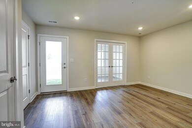 903 Magnolia Ln, Spring City, PA 19475 - photo 4