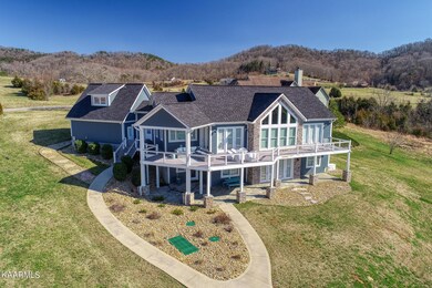 Modern Lake Architecture and Style
