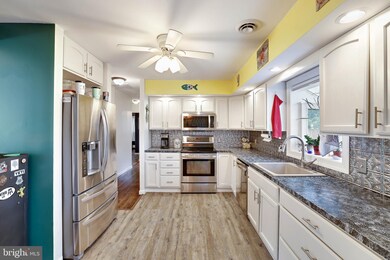 208 Beach Rd, Pasadena, MD 21122 - photo 7