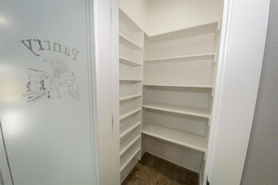 512 W Locust St, Whitewright, TX 75491 - photo 6