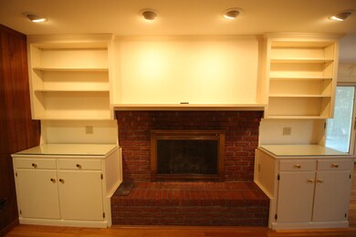 Gas log fireplace