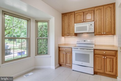 9620 Lindenbrook St, Fairfax, VA 22031 - photo 7