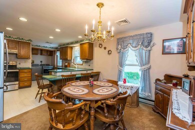 109 N 4th St, Womelsdorf, PA 19567 - photo 6