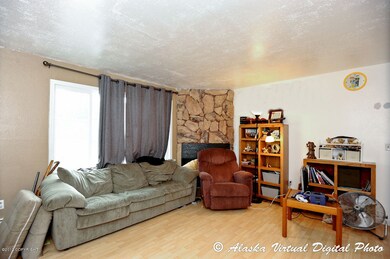 Living Room W/Gas Fireplace
