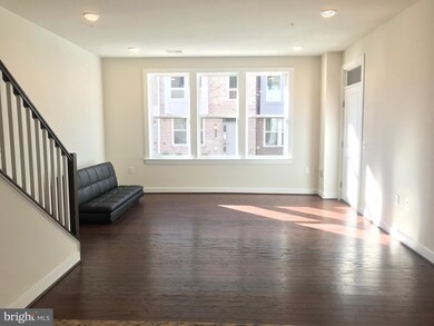 13353 Launders St, Herndon, VA 20171 - photo 7