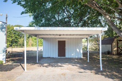 700 Sun Ct, Granbury, TX 76049 - photo 2