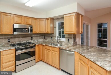 8511 Summershade Dr, Odenton, MD 21113 - photo 7