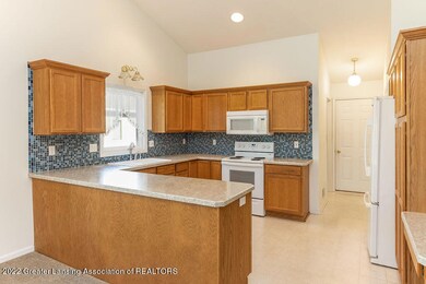 (7) 502 WHITE PINE BLVD. Kitchen