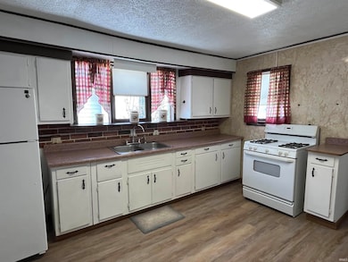 360 W 6th St, Peru, IN 46970 - photo 4