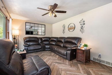 1750_4_LivingRm