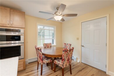 eat-in kitchen
