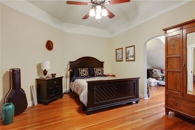 Roomy bedroom with ceiling fan - nice and breezy!