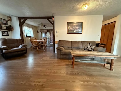 1121 Merryman Dr, Klamath Falls, OR 97603 - photo 4