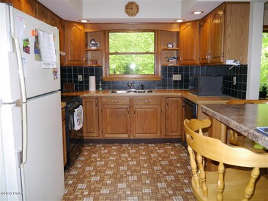 358 Racht Rd, Honesdale, PA 18431 - photo 2