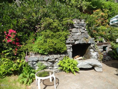 outdoor fireplace/patio