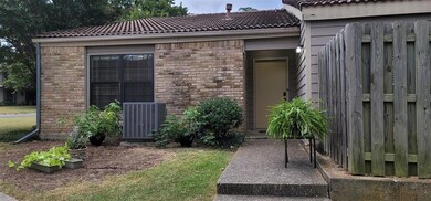 2004 Woodbrook St unit 20, Denton, TX 76205 - photo 3