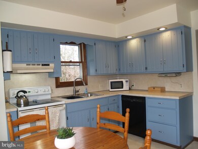 6342 Indian Creek Rd, Zionsville, PA 18092 - photo 5