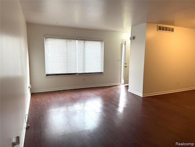 27048 Winchester St, Brownstown Township, MI 48183 - photo 7