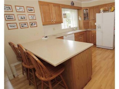 Kitchen Breakfast Bar