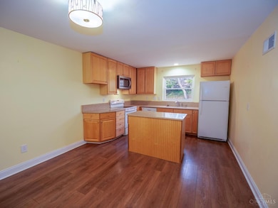 1739 Grandle Ct, Cincinnati, OH 45230 - photo 4