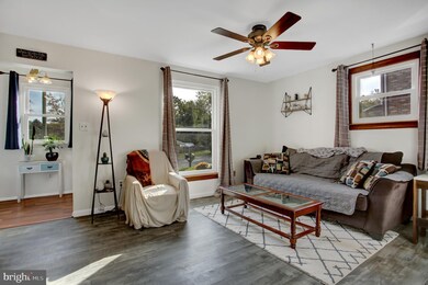 563 Staufer Ct, Mount Joy, PA 17552 - photo 3